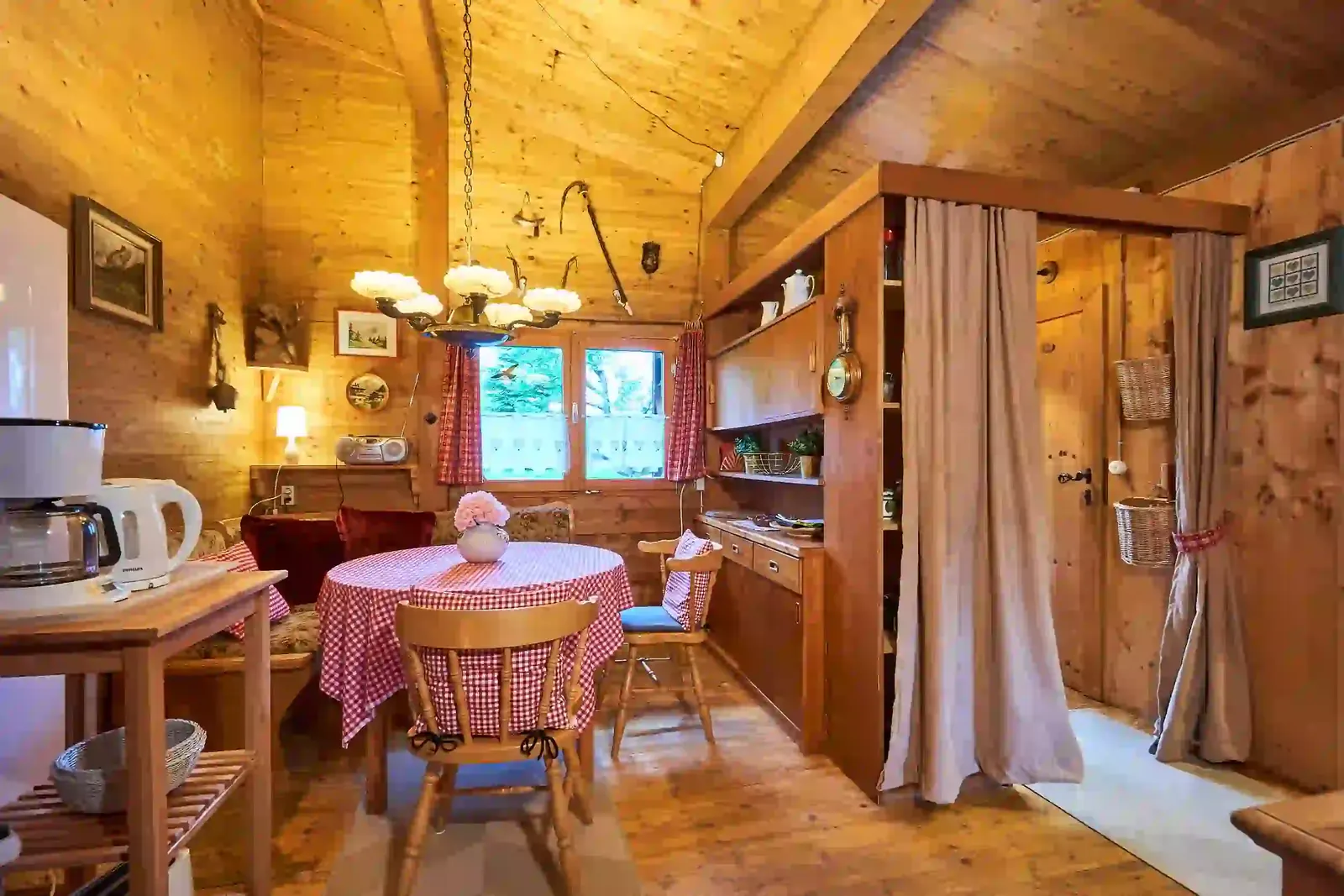 Paul: Living and dining room