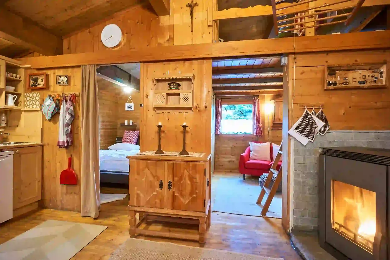Paul: View into the bedroom