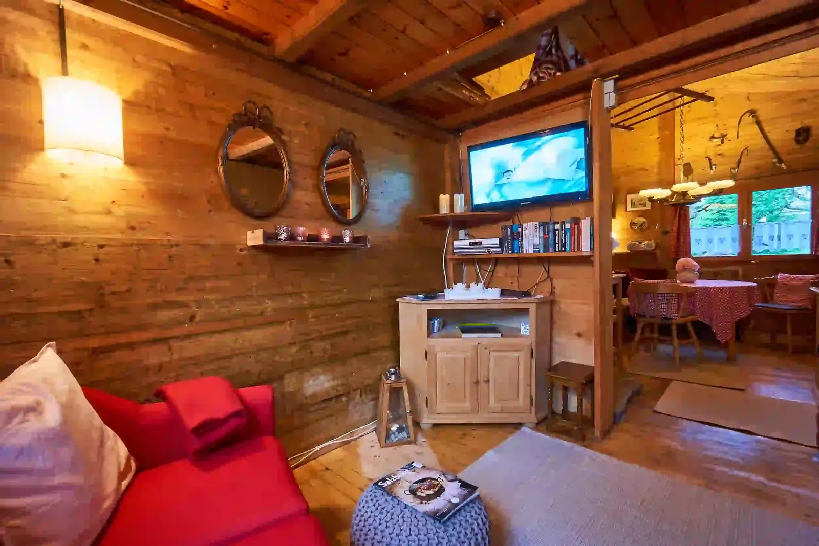 Paul: TV and reading room