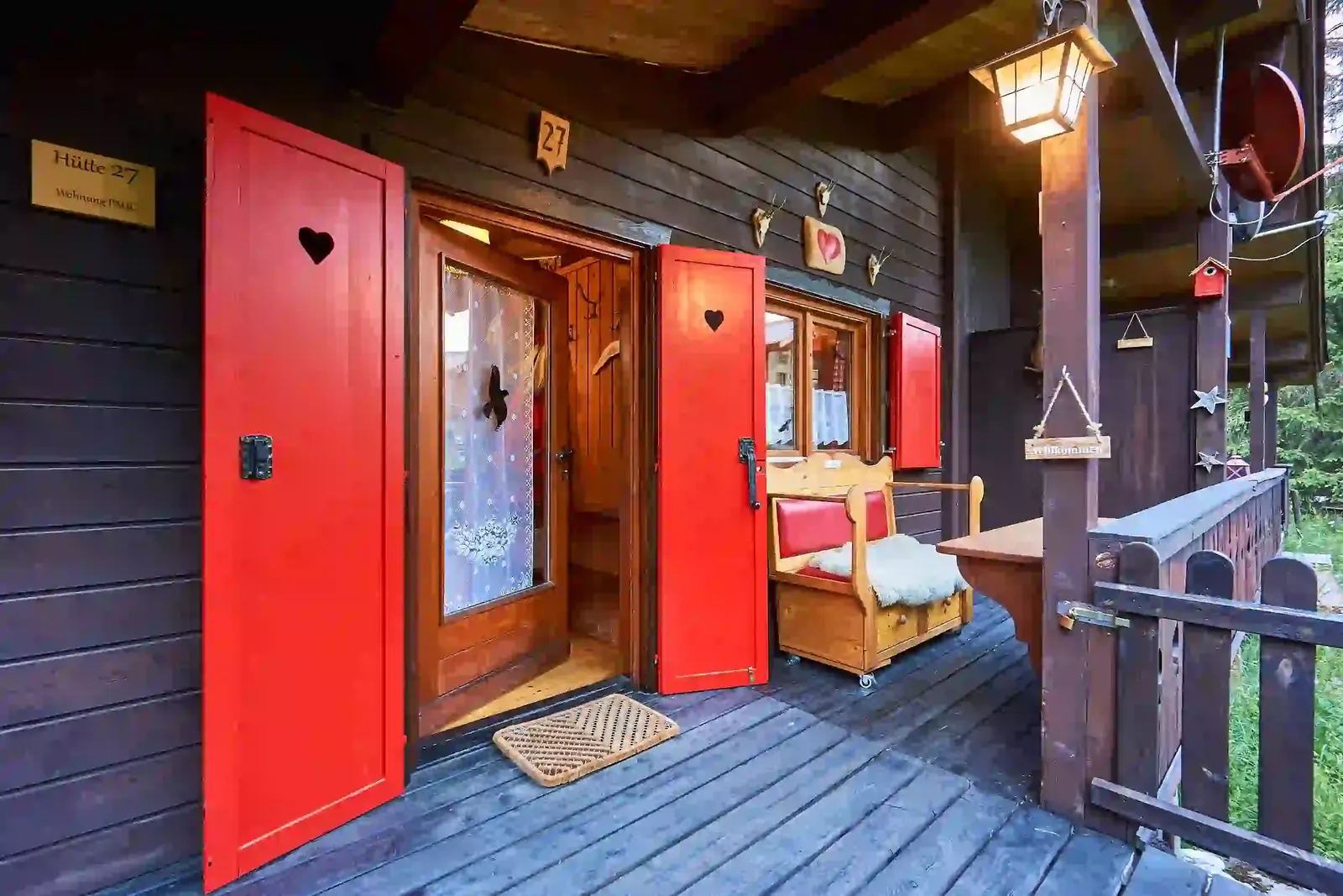 Paul: Entrance with red shutters