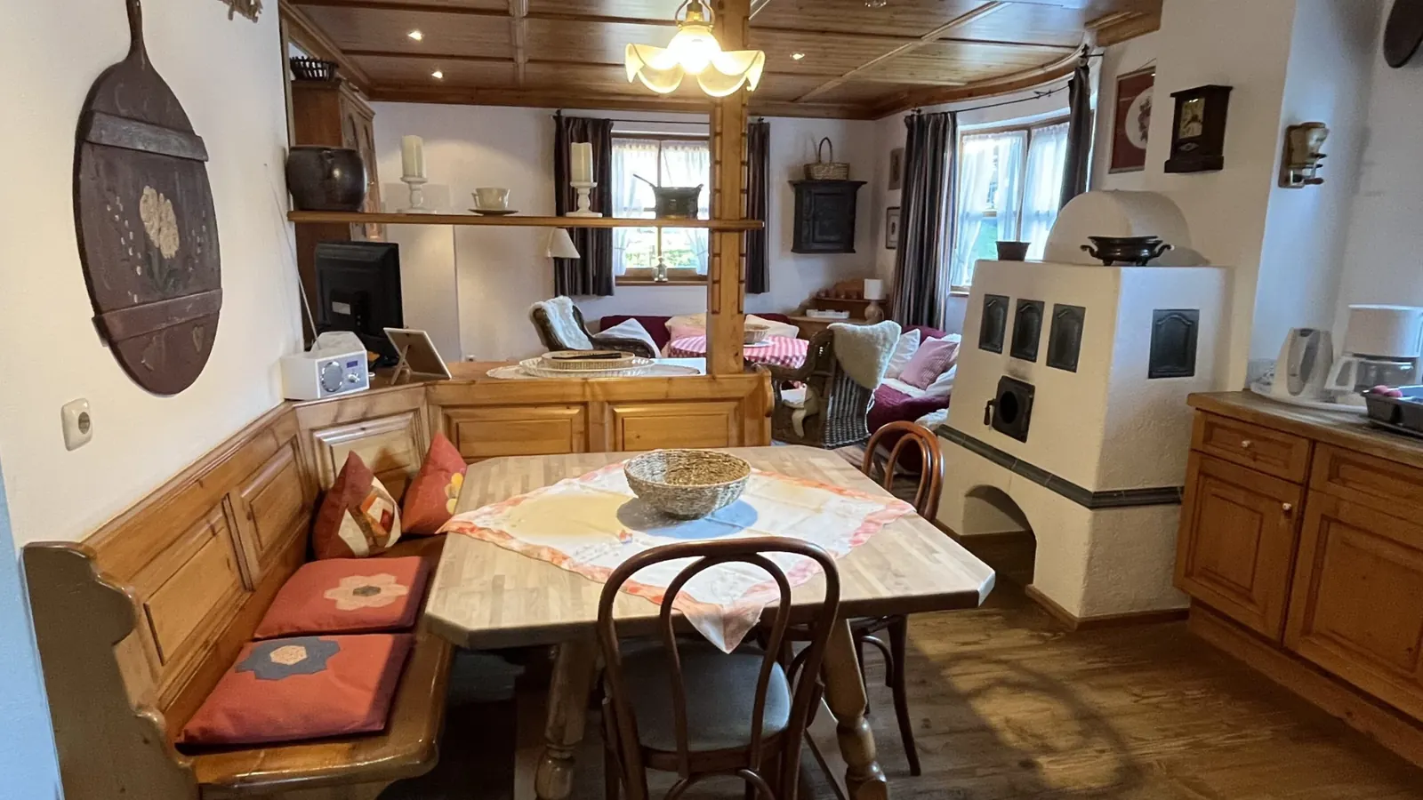 Haus Sonnbichl: Dining corner in the kitchen-diner